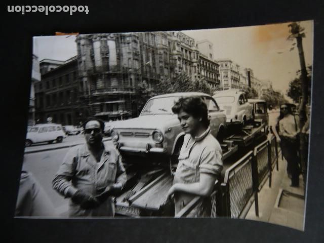 Fotograf&iacute;a antigua: MADRID GRUA POLICIA LOCAL AUTOMOVIL ANTIGUA FOTOGRAFIA ORIGINAL 18 X 13 CM