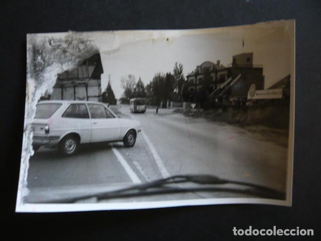 Fotograf&iacute;a antigua: TRAFICO EN CARRETERA ANTIGUA FOTOGRAFIA ORIGINAL 18 X 13 CM