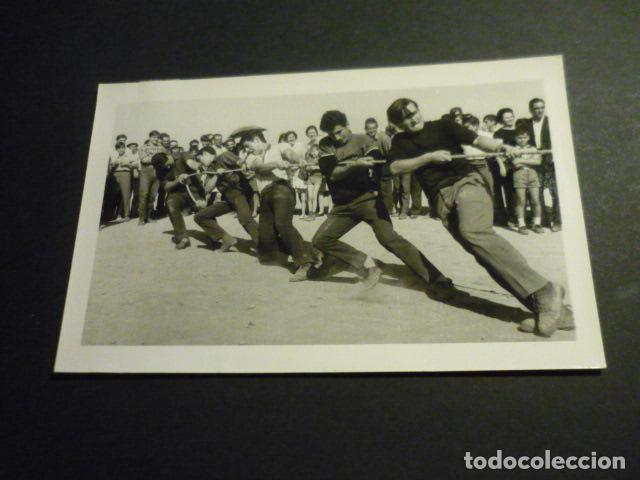 Fotograf&iacute;a antigua: RINCON DE SOTO LA RIOJA TIRA DE SOGA ANTIGUA FOTOGRAFIA 9 X 14 CM