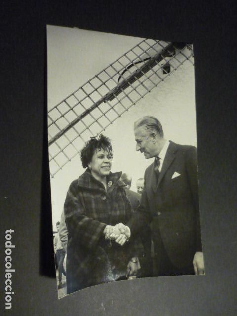 Fotograf&iacute;a antigua: CAMPO DE CRIPTANA CIUDAD REAL EMBAJADORA DE PANAMA INAUGURACI&Oacute;N MOLINO EL PIL&Oacute;N 12 X 17,5 CM
