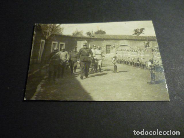 Fotograf&iacute;a antigua: VALLADOLID MIGUEL PRIMO DE RIVERA EN LA ACADEMIA DE CABALLERIA ANTIGUA FOTOGRAFIA 6 X 8 CM