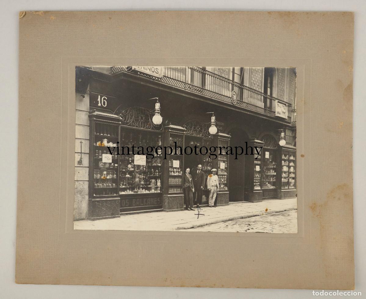 Antique Photography: Tienda de objetos varios Los Balkanes, Calle Fernando Barcelona. 1920's.