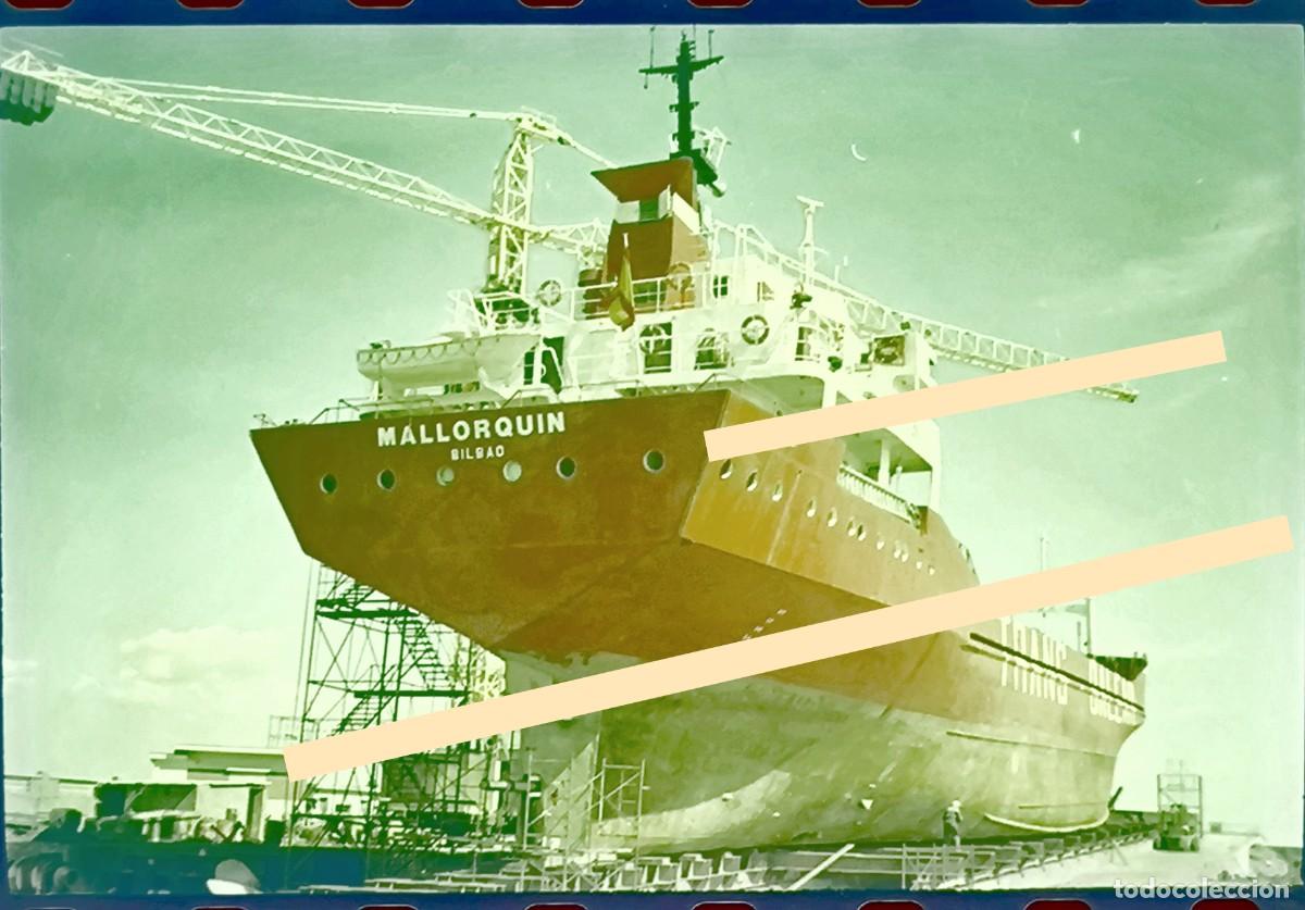 Fotograf&iacute;a antigua: Antiguo negativo de fotograf&iacute;a. Barco Mallorqu&iacute;n de Trans-Balear en dique seco. A&ntilde;os 90
