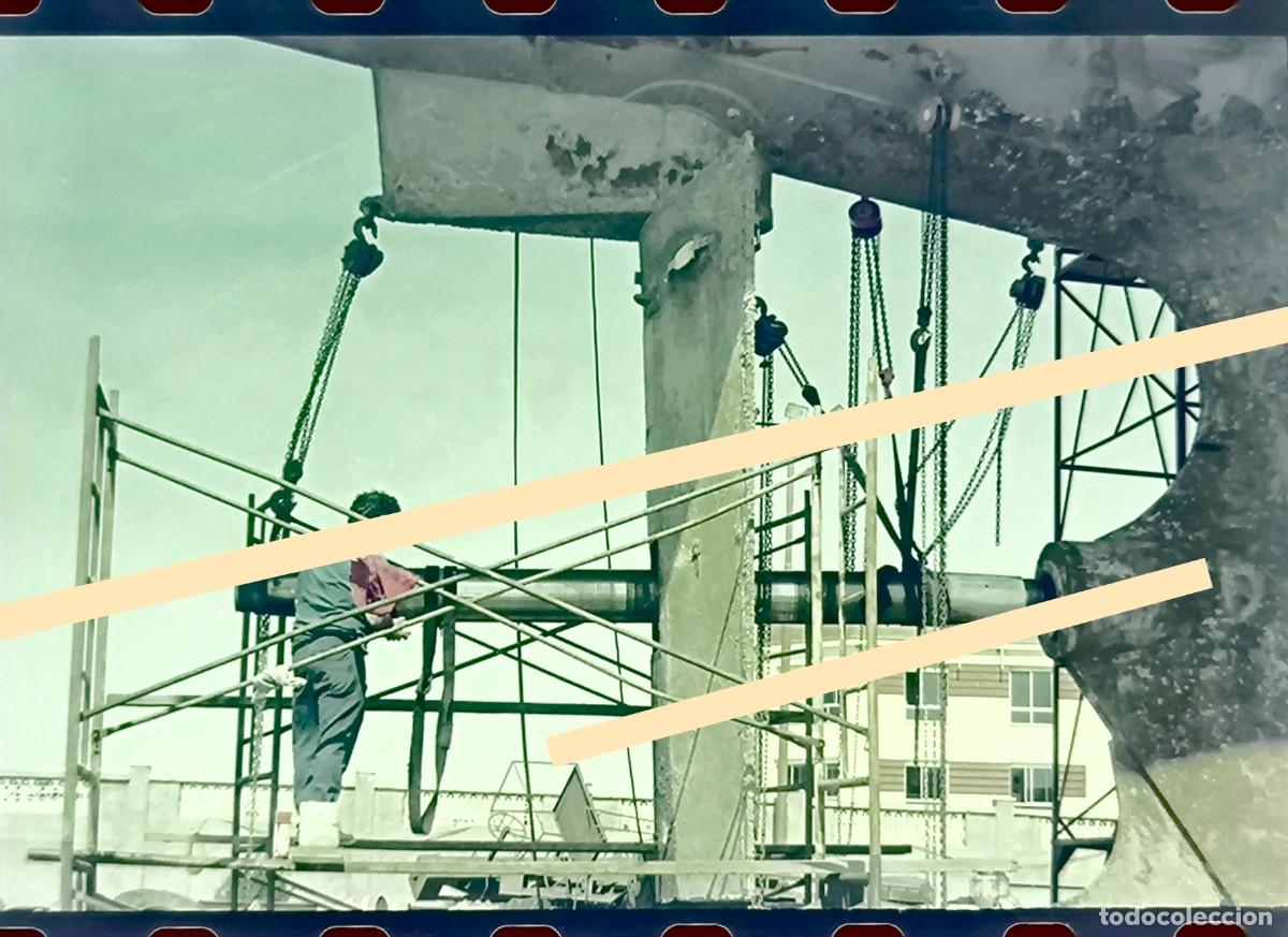 Fotograf&iacute;a antigua: Antiguo negativo de fotograf&iacute;a. Reparaci&oacute;n del eje de h&eacute;lice del barco Mallorqu&iacute;n. A&ntilde;os 90