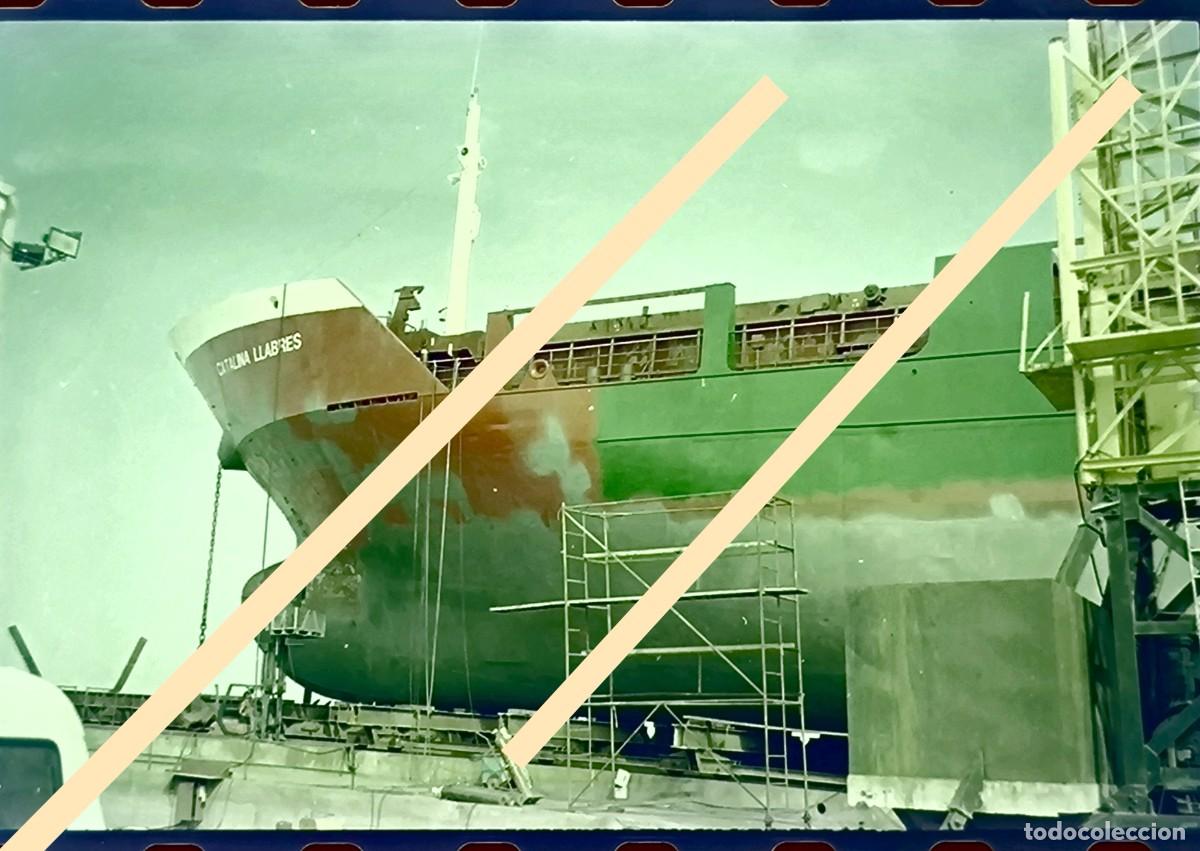 Fotograf&iacute;a antigua: Antiguo negativo de fotograf&iacute;a. Barco Catalina Llabr&eacute;s, dique seco, trabajos mantenimiento. A&ntilde;os 90