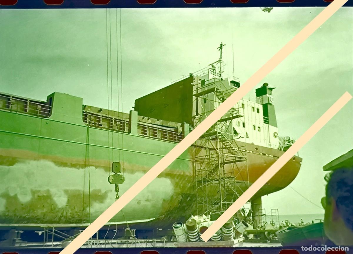 Fotograf&iacute;a antigua: Antiguo negativo de fotograf&iacute;a. Barco Catalina Llabr&eacute;s, dique seco, trabajos mantenimiento. A&ntilde;os 90