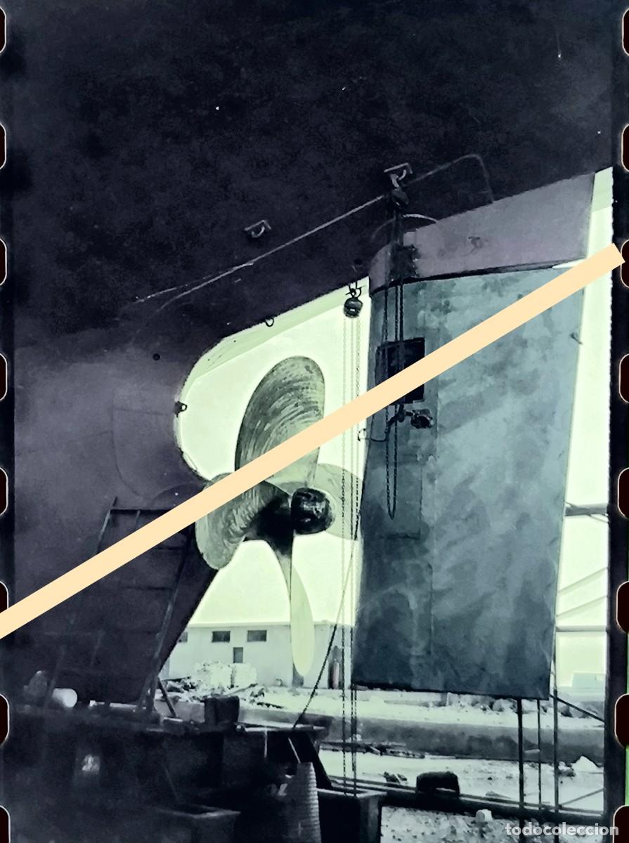 Fotograf&iacute;a antigua: Antiguo negativo de fotograf&iacute;a. Barco Binissalem, trabajos de reparaci&oacute;n. A&ntilde;os 90