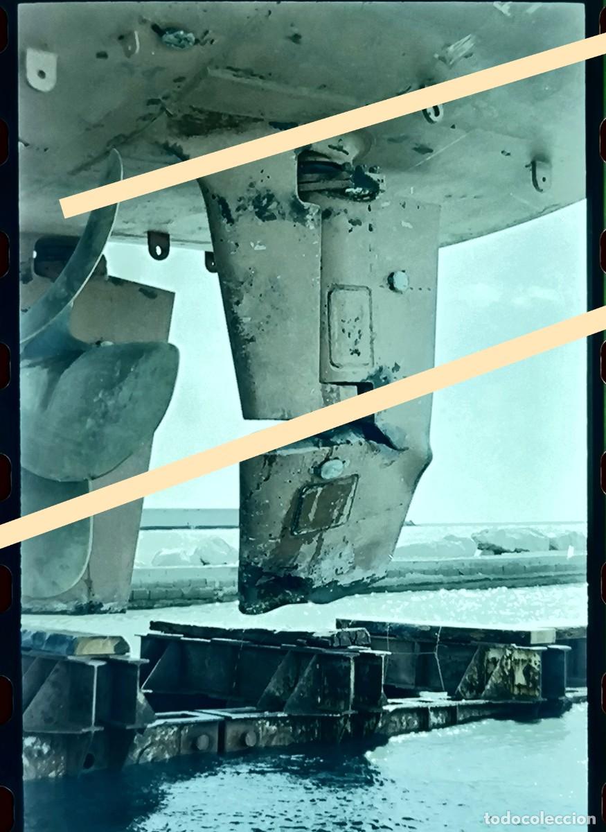 Fotograf&iacute;a antigua: Antiguo negativo de fotograf&iacute;a. Barco Bah&iacute;a de M&aacute;laga, trabajos de reparaci&oacute;n. A&ntilde;os 90
