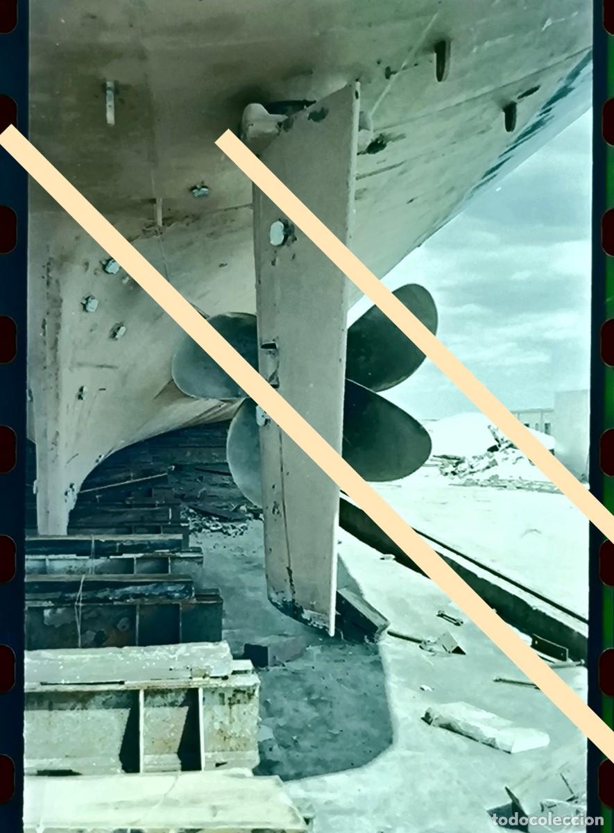 Fotograf&iacute;a antigua: Antiguo negativo de fotograf&iacute;a. Barco Bah&iacute;a de M&aacute;laga, trabajos de reparaci&oacute;n. A&ntilde;os 90