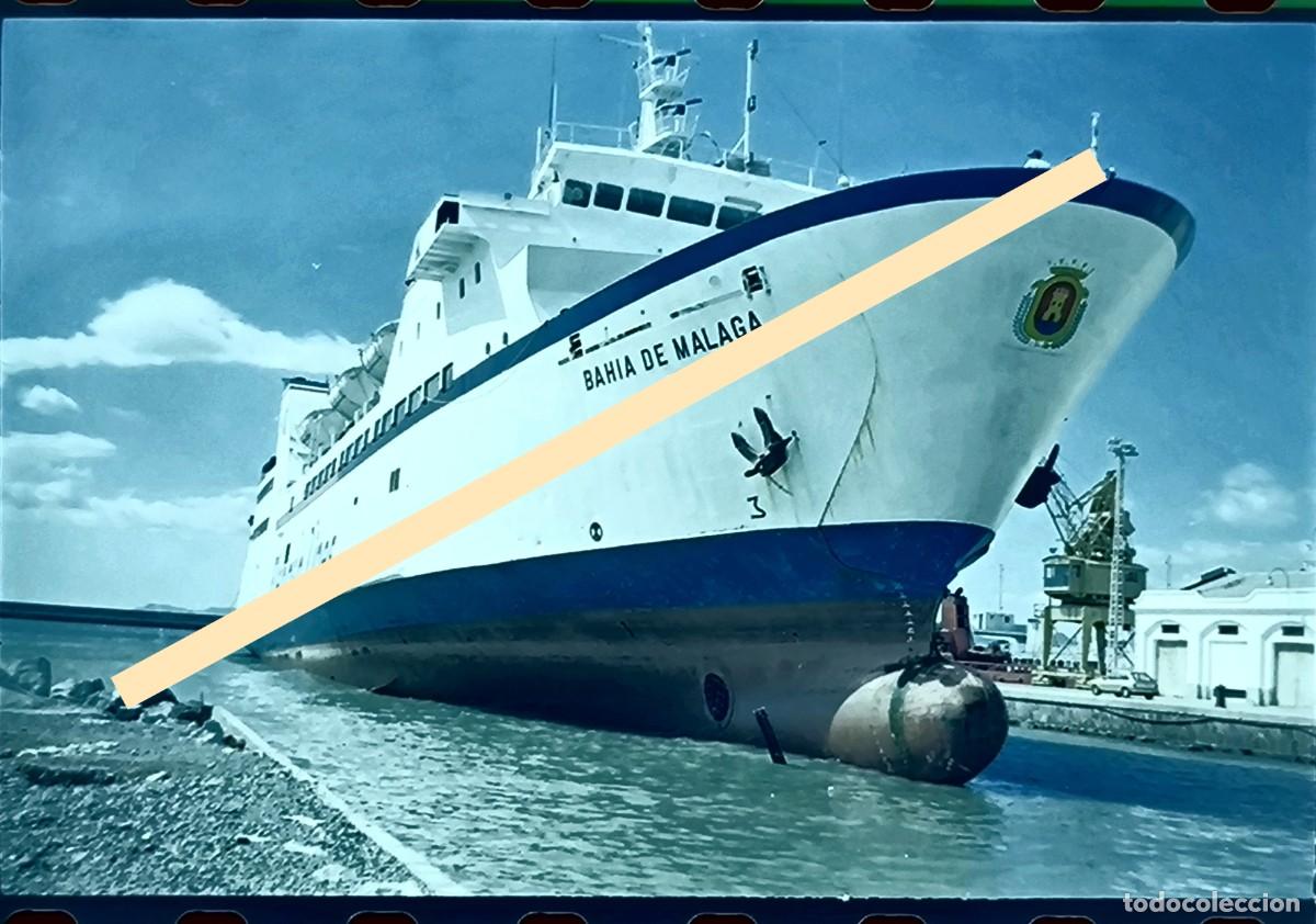 Fotograf&iacute;a antigua: Antiguo negativo de fotograf&iacute;a. Barco Bah&iacute;a de M&aacute;laga, trabajos de reparaci&oacute;n. A&ntilde;os 90