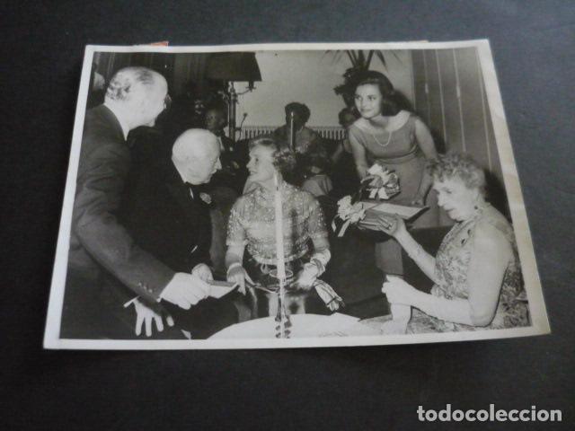 Fotograf&iacute;a antigua: LAUSANNE SUIZA REINA VICTORIA EUGENIA EN FIESTA ANTIGUA FOTOGRAFIA ORIGINAL 15 X 20 CM