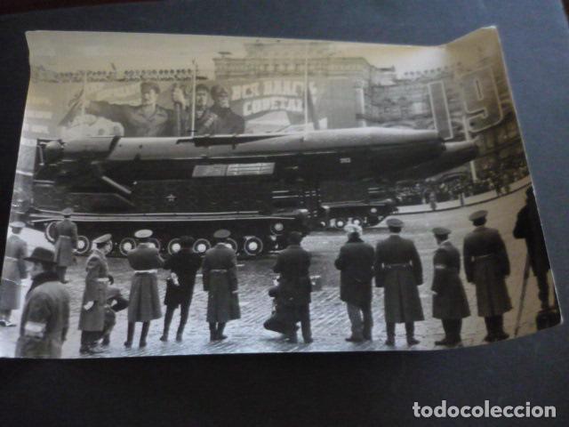 Fotograf&iacute;a antigua: MOSCU PLAZA ROJA DESFILE MILITAR SOVIETICO ANTIGUA FOTOGRAFIA 20 X 30 CM