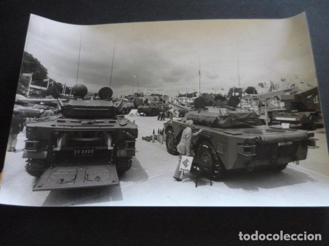 Fotograf&iacute;a antigua: FRANCIA EXPOSICION DE ARMAMENTO ANTIGUA FOTOGRAFIA 20 X 30 CM