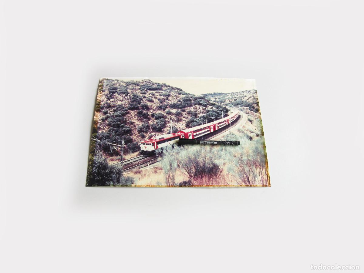 Fotograf&iacute;a antigua: GRAN FOTOGRAF&Iacute;A DEL TREN CERCAN&Iacute;AS CON LOCOMOTORA DE LA SERIE 269. MADRID. RENFE