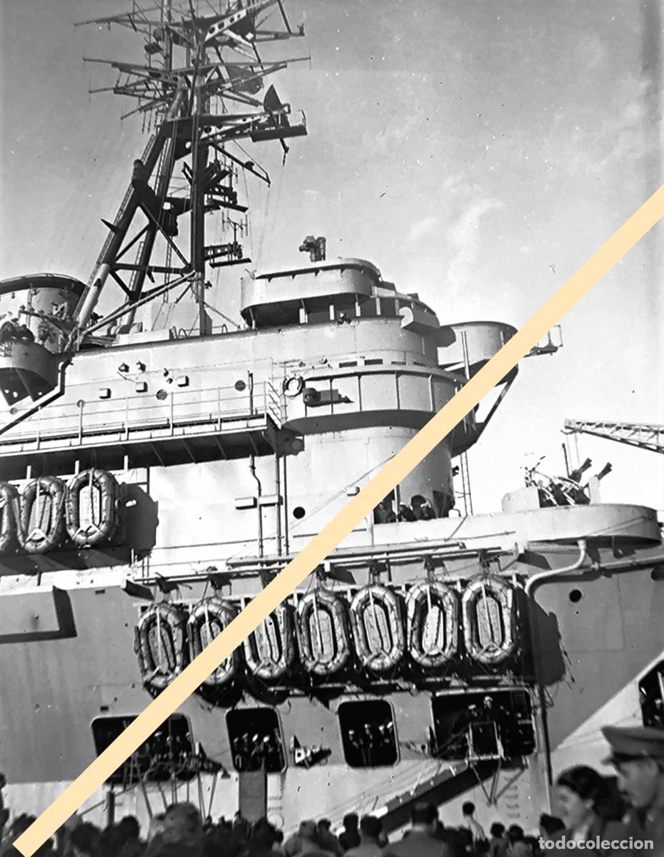 Fotograf&iacute;a antigua: Antiguo negativo de fotograf&iacute;a. Barco de guerra con p&uacute;blico durante una visita al puerto. A&ntilde;os 40