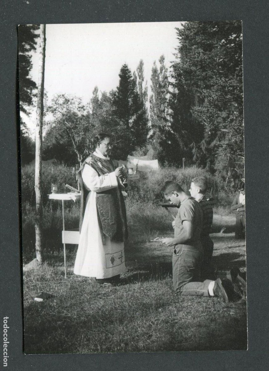 Fotograf&iacute;a antigua: BENDICI&Oacute;N. Cura y dos chicos. Campamentos. Catalu&ntilde;a. ca.1950