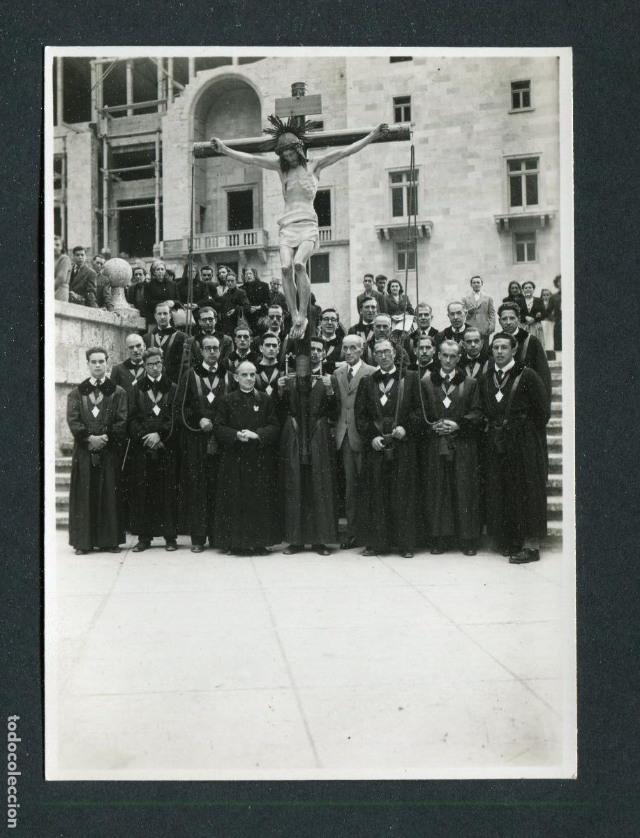 Fotograf&iacute;a antigua: MONTSERRAT. Construciion de la Fachada. Grupo de caballeros. ca.1950