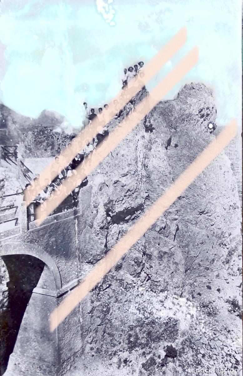 Fotograf&iacute;a antigua: Antiguo negativo de fotograf&iacute;a coloreado a mano. Puente del Mascarat, Calpe (Alicante). A&ntilde;os 20/30