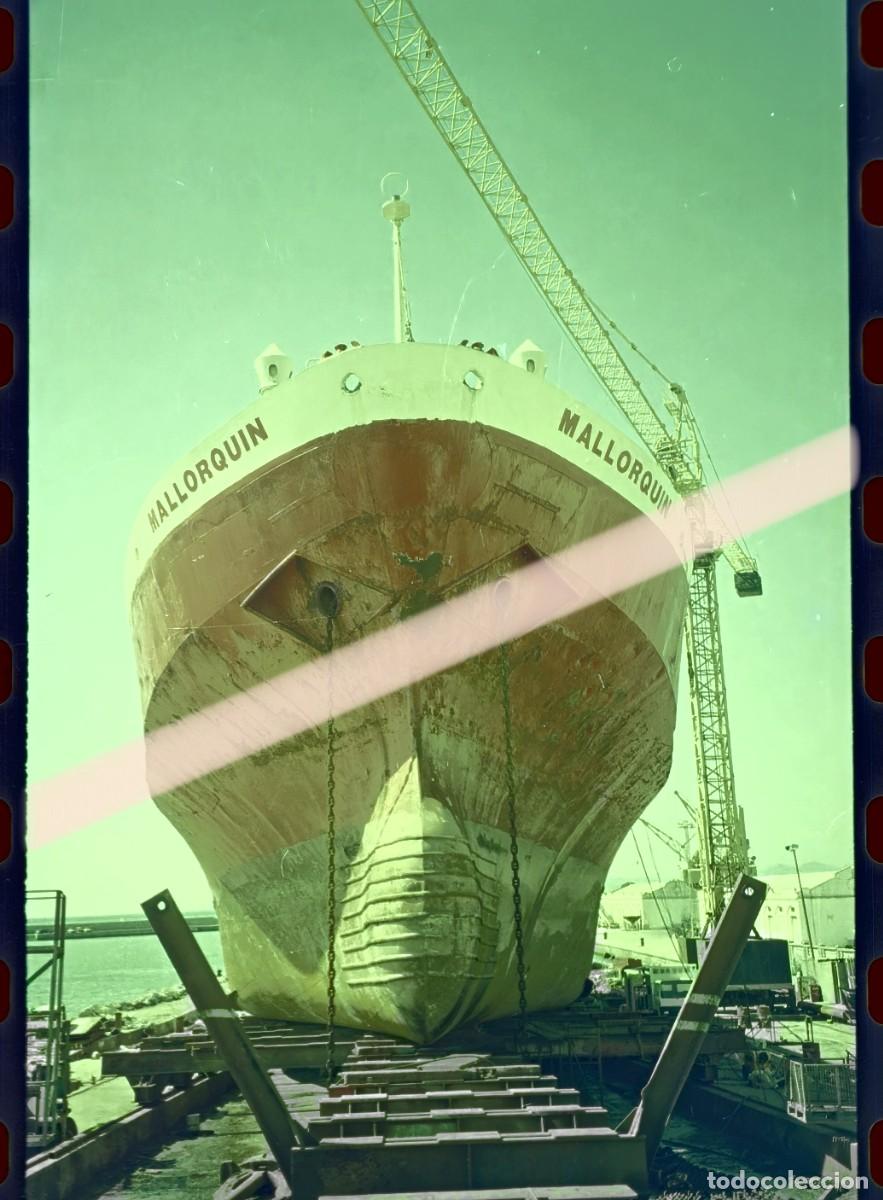 Fotograf&iacute;a antigua: Antiguo negativo de fotograf&iacute;a. Barco Mallorqu&iacute;n de Trans-Balear en dique seco. A&ntilde;os 90