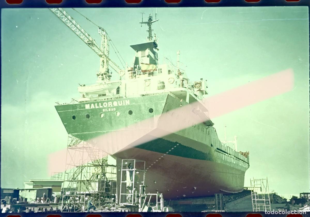 Fotograf&iacute;a antigua: Antiguo negativo de fotograf&iacute;a. Barco Mallorqu&iacute;n de Trans-Balear en dique seco. A&ntilde;os 90