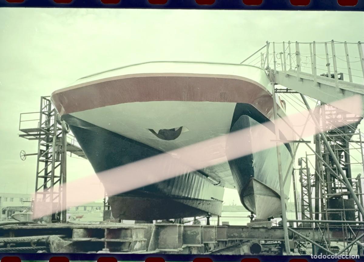 Fotograf&iacute;a antigua: Antiguo negativo de fotograf&iacute;a Barco Formentera Jet reparaci&oacute;n l&iacute;nea Ibiza Formentera A&ntilde;os 90