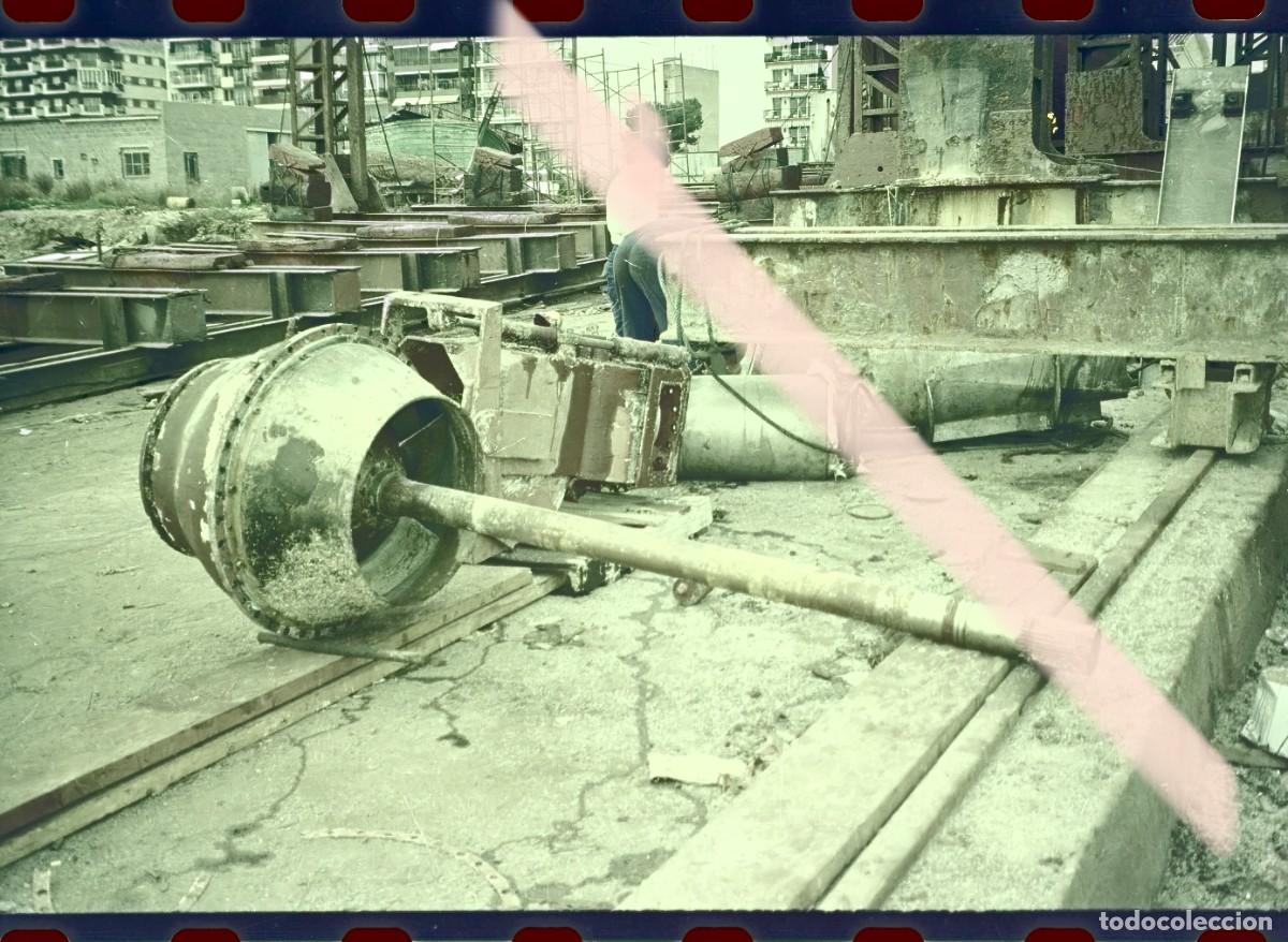 Fotograf&iacute;a antigua: Antiguo negativo de fotograf&iacute;a Sistema propulsi&oacute;n waterjet Formentera Jet en reparaci&oacute;n A&ntilde;os 90