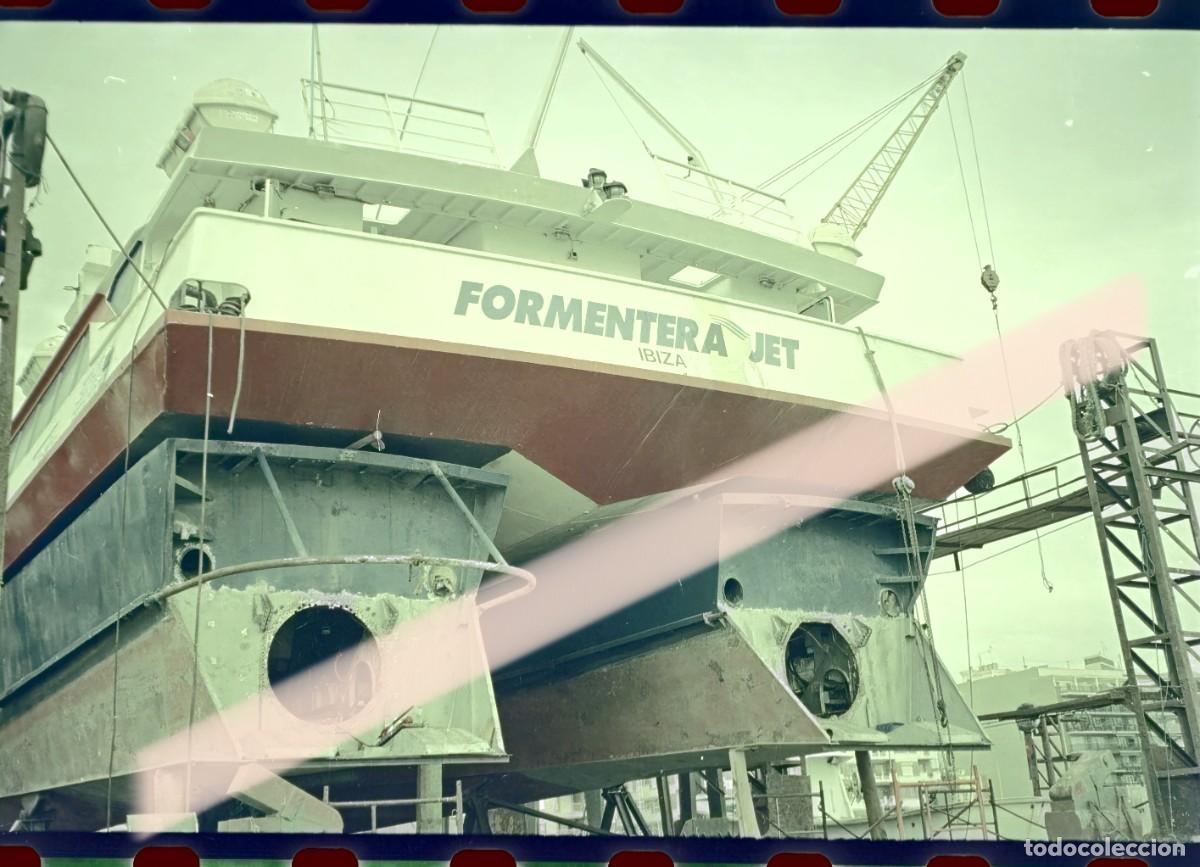 Fotograf&iacute;a antigua: Antiguo negativo de fotograf&iacute;a Popa barco Formentera Jet con sistemas waterjet desmontados A&ntilde;os 90