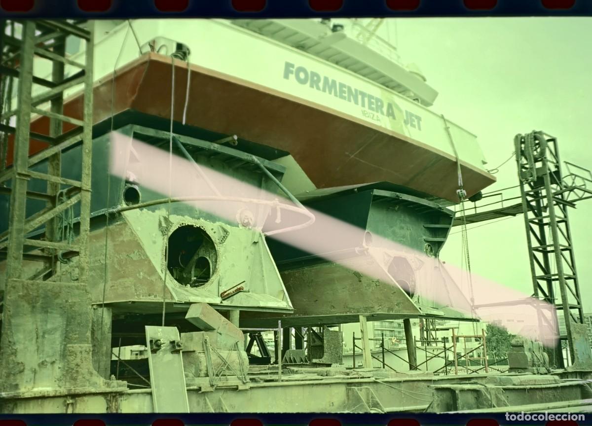 Fotograf&iacute;a antigua: Antiguo negativo de fotograf&iacute;a Popa barco Formentera Jet con sistemas waterjet desmontados A&ntilde;os 90