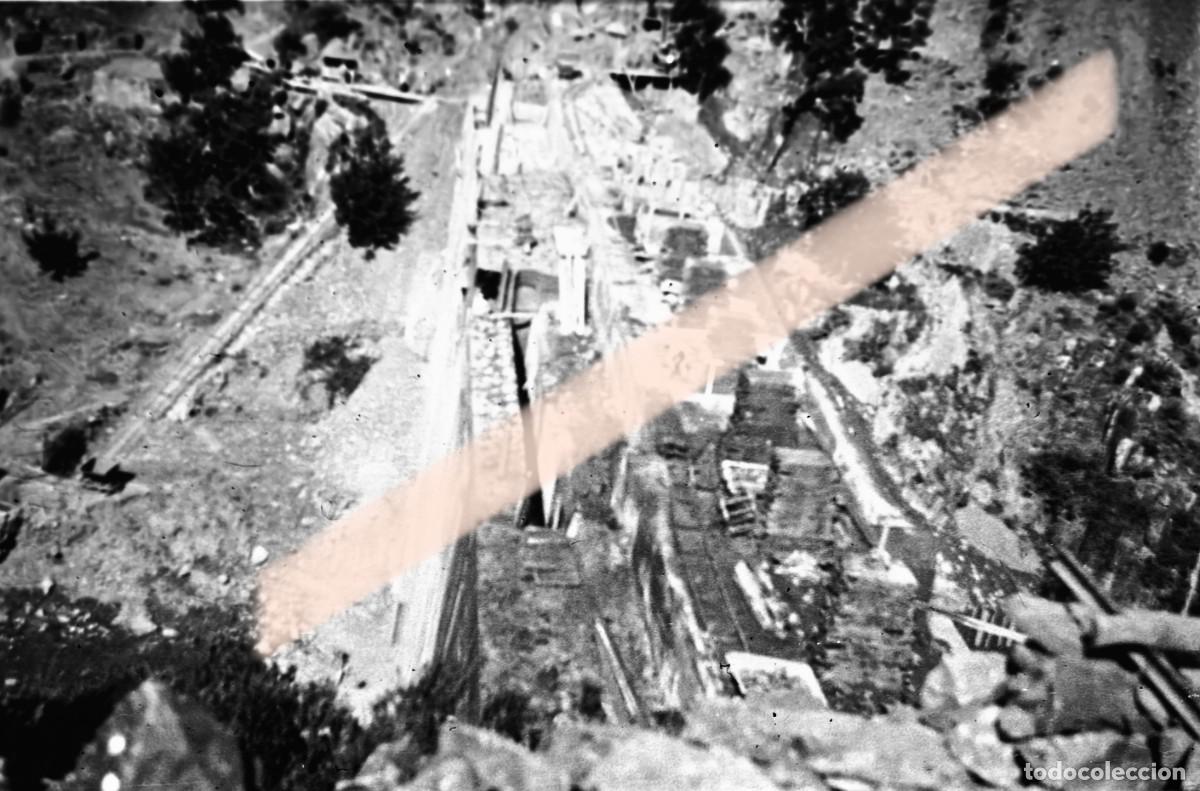 Fotograf&iacute;a antigua: Antiguo negativo de fotograf&iacute;a. Vista superior de presa en construcci&oacute;n. A&ntilde;os 30/40