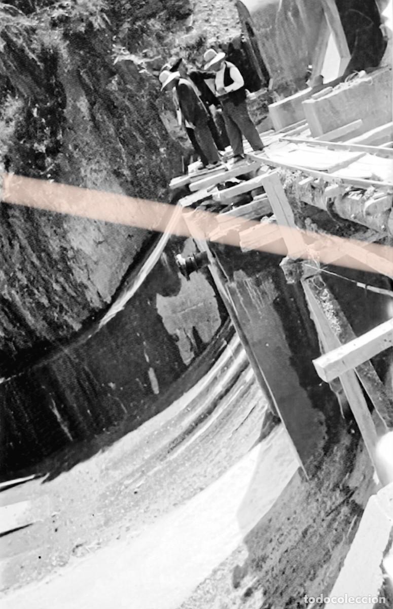Fotograf&iacute;a antigua: Antiguo negativo de fotograf&iacute;a. Vista superior de presa en construcci&oacute;n. A&ntilde;os 30/40