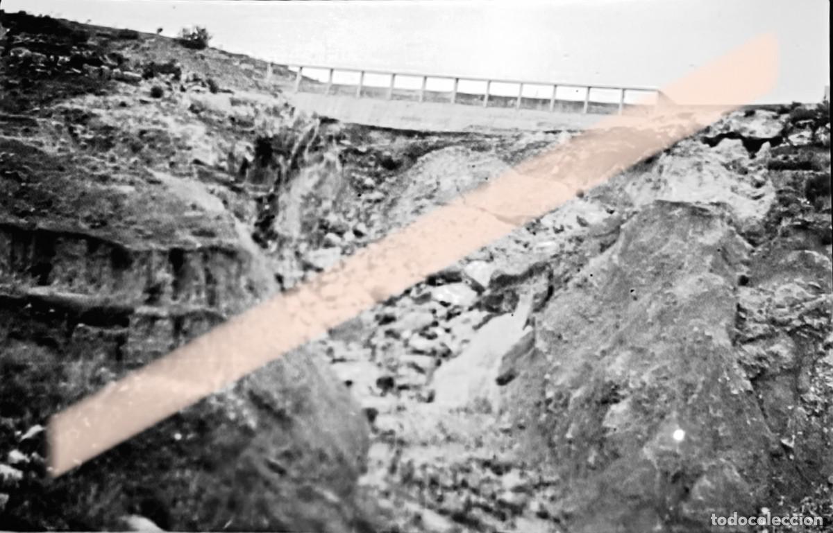 Fotograf&iacute;a antigua: Antiguo negativo de fotograf&iacute;a. Obras y desmontes junto a la presa. A&ntilde;os 30/40