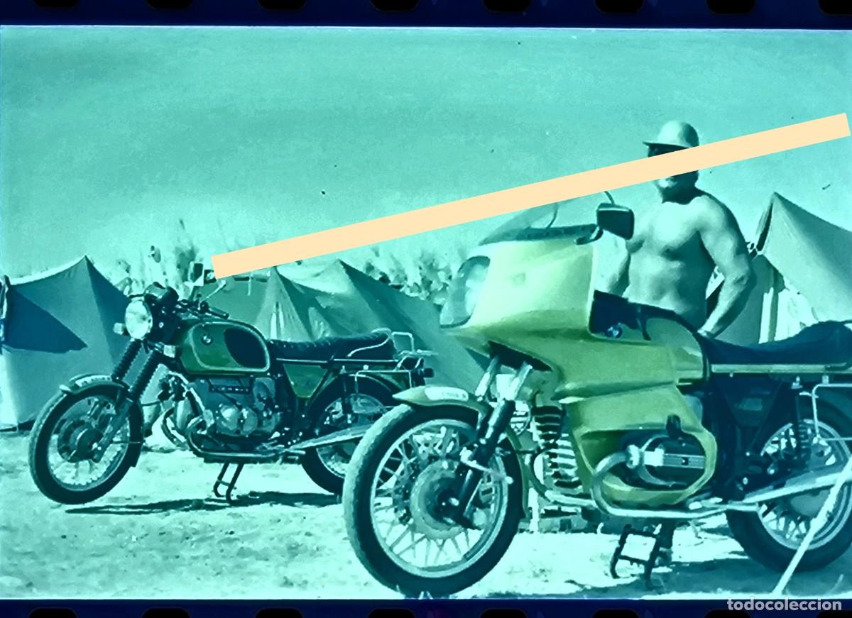 Fotograf&iacute;a antigua: Antiguo negativo de fotograf&iacute;a. Motorista con dos motocicletas BMW cl&aacute;sicas en camping. A&ntilde;os 60/70