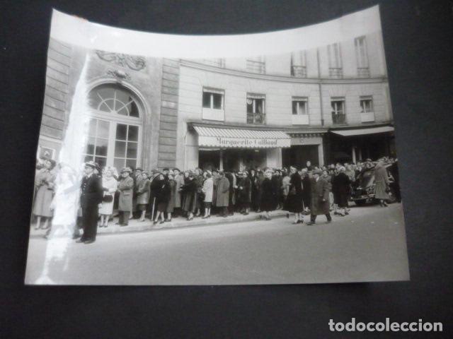 Fotograf&iacute;a antigua: PARIS EXPOSICION DE MODIGLIANI FOTOGRAFIA ORIGINAL 18 X 24 CM