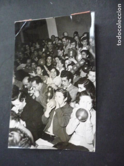 Photographie ancienne: CONCURSO DE LA RADIO PUBLICO EN UNA EMISION ANTIGUA FOTOGRAFIA ORIGINAL 12 X 18 CM