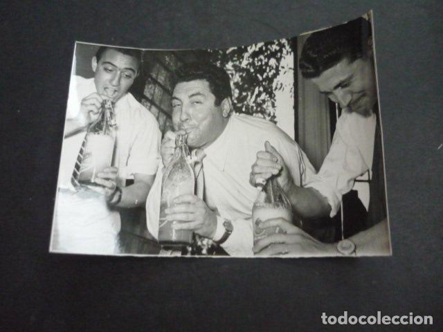 Alte Fotografie: CONCURSO DE LA RADIO CAMPEONATO DE BEBEDORES DE GASEOSA ANTIGUA FOTOGRAFIA ORIGINAL 12 X 18 CM