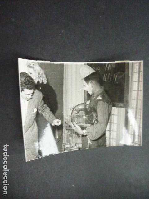 Alte Fotografie: CONCURSO DE LA RADIO CARA AL PUBLICO PAYASO CIRCO ANTIGUA FOTOGRAFIA ORIGINAL 12 X 18 CM