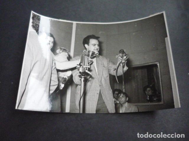Alte Fotografie: CONCURSO DE LA RADIO CARA AL PUBLICO ANTIGUA FOTOGRAFIA ORIGINAL 12 X 18 CM