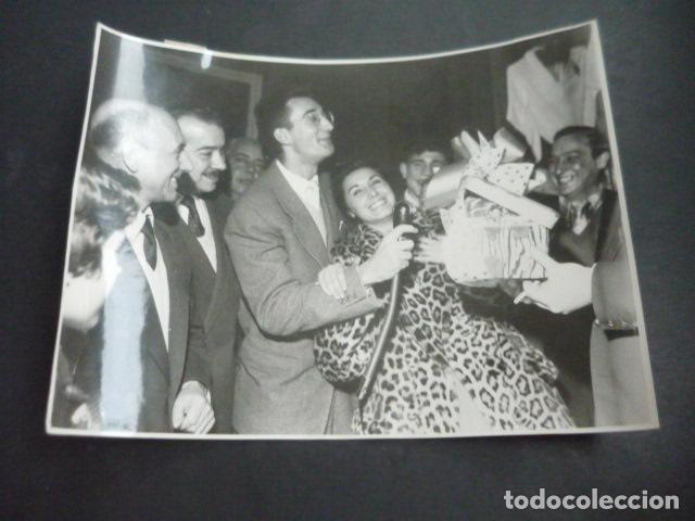 Alte Fotografie: CONCURSO DE LA RADIO CONCURSO ALADINO CONCHA VELASCO ANTIGUA FOTOGRAFIA ORIGINAL 24 X 18 CM