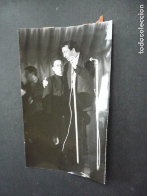 Fotograf&iacute;a antigua: RADIO MADRID PROGRAMA USTEDES SON FORMIDABLES ANTIGUA FOTOGRAFIA ORIGINAL 12 X 18 CM