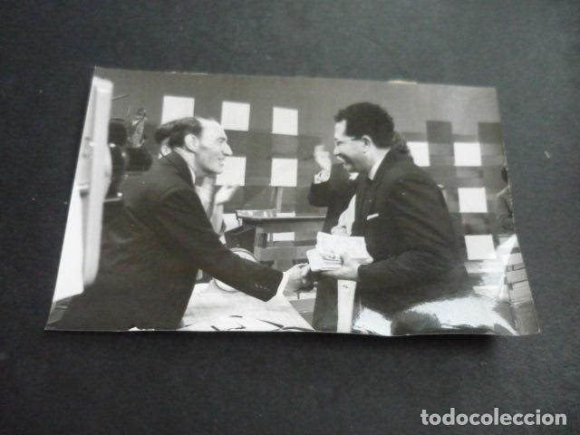 Fotograf&iacute;a antigua: RADIO JOSE LUIS PECKER LOCUTOR EN CONCURSO ANTIGUA FOTOGRAFIA ORIGINAL 12 X 18 CM