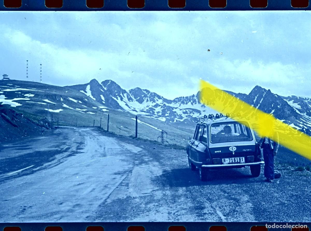 Fotograf&iacute;a antigua: Antiguo negativo de fotograf&iacute;a. Citro&euml;n Ami 6 Break en monta&ntilde;a. A&ntilde;os 60/70