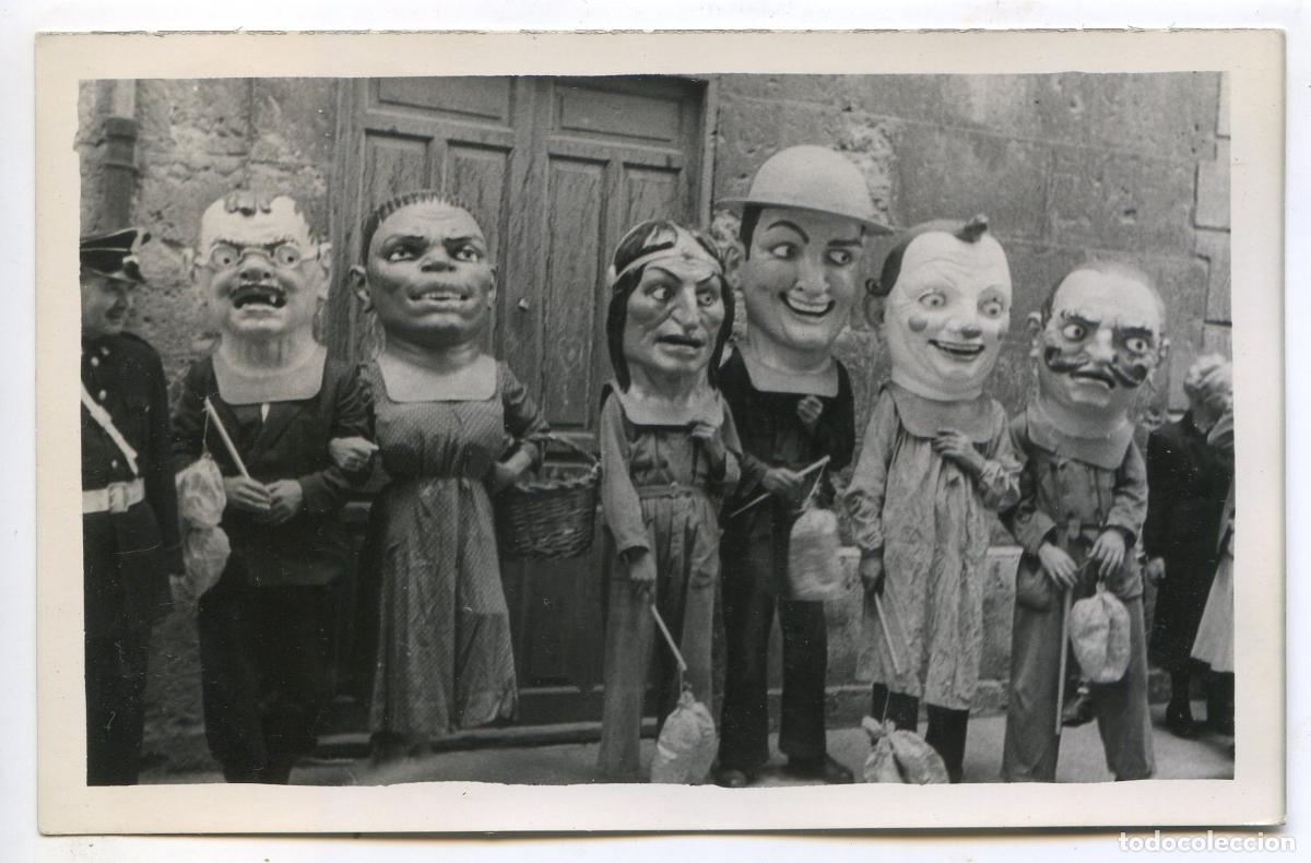 Alte Fotografie: Burgos, Grupo de cabezudos en Fiestas 1952. Fotograf&iacute;a Foto Fede