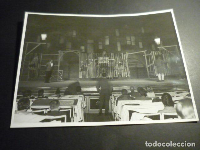 Fotografia antiga: MADRID TEATRO DE LA ZARZUELA REVISTA MUSICAL LA PELIRROJA VIRMA GONZALEZ ANTIGUA FOTOGRAFIA 24 X 18