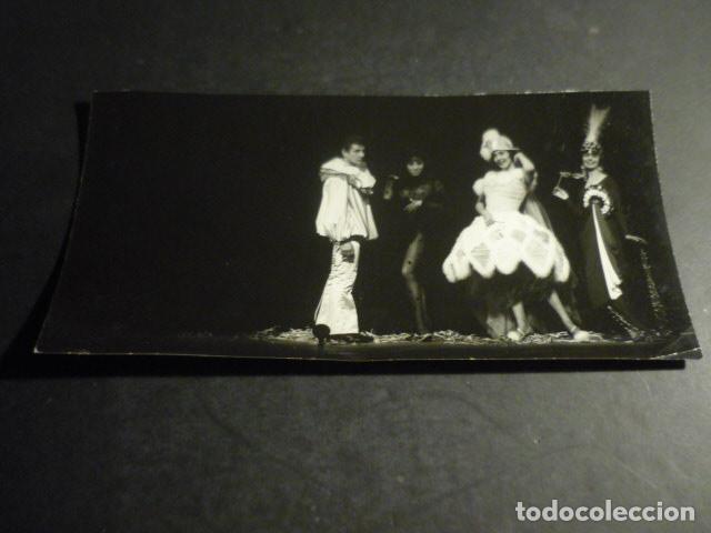 Fotograf&iacute;a antigua: REVISTA MUSICAL CARLOS LARRA&Ntilde;AGA Y CONCHA VELASCO ANTIGUA FOTOGRAFIA 10 X 20,5 CM
