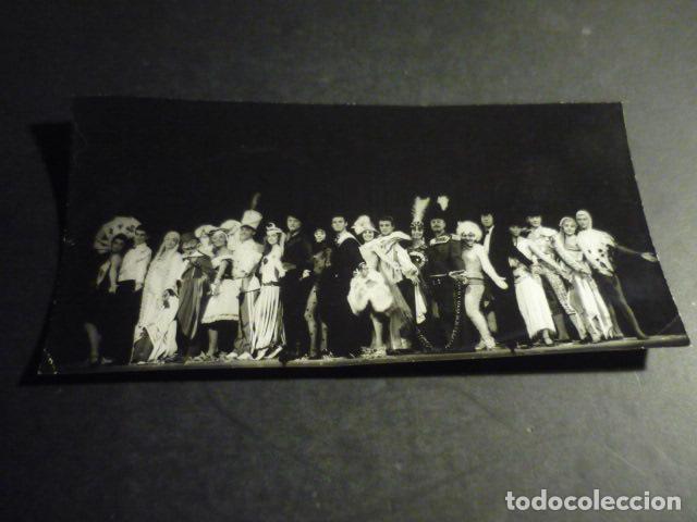 Fotograf&iacute;a antigua: REVISTA MUSICAL CARLOS LARRA&Ntilde;AGA Y CONCHA VELASCO ANTIGUA FOTOGRAFIA 10 X 20,5 CM