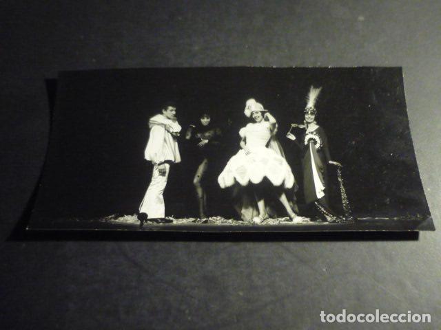 Fotograf&iacute;a antigua: REVISTA MUSICAL CARLOS LARRA&Ntilde;AGA Y CONCHA VELASCO ANTIGUA FOTOGRAFIA 10 X 20,5 CM