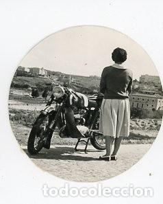 Alte Fotografie: MUJER CON MOTO. MATRICULA OVIEDO. TOLEDO 1960