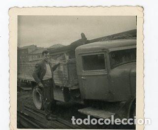 Fotografia antiga: CAMION. CAMIONERO POSANDO, H. 1950