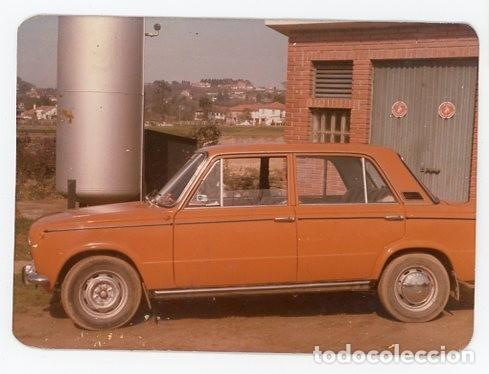 Fotografia antiga: COCHE. AUTOMOVIL SEAT. ROJO