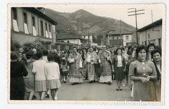 Fotografia antiga: POLA DE LENA. ASTURIAS. PROCESION RELIGIOSA. 1962